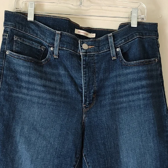 Levi's Dark Wash Women's Jeans Size 32 - Picture 2 of 6